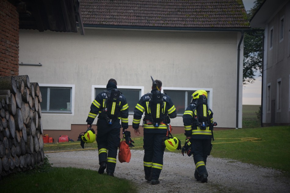 Rad Bung Brand Landwirtschaftliches Objekt Feuerwehr Axberg